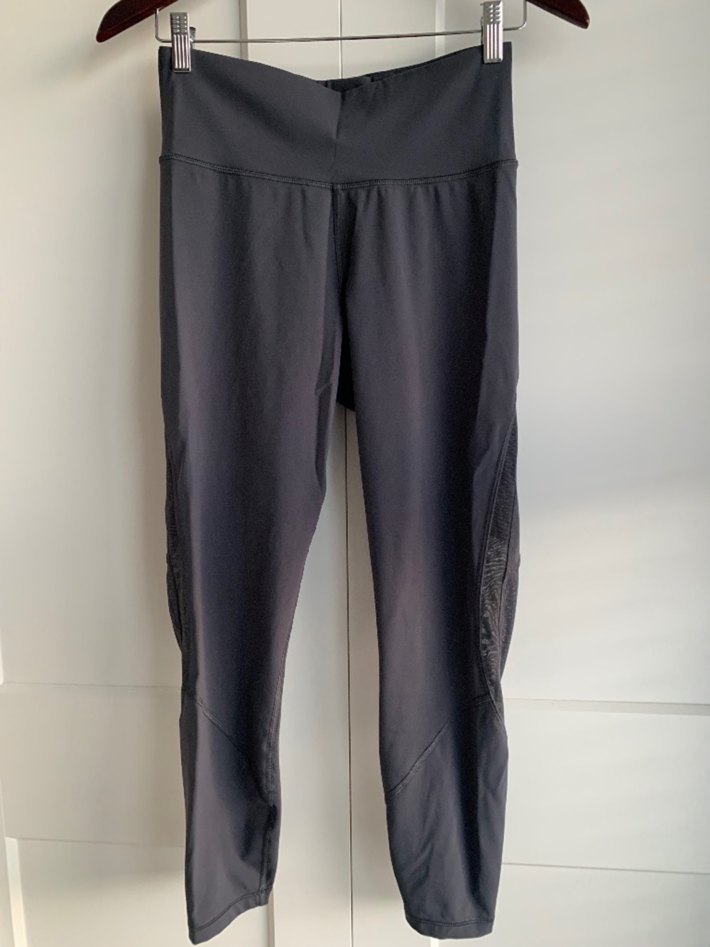 Lululemon Women’s Revitalize Tight Gray Legging back knee mesh size 8 - Picture 3 of 13